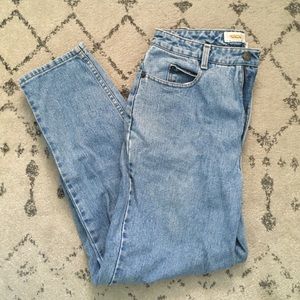 Light Wash/ High Waisted Mom Jeans